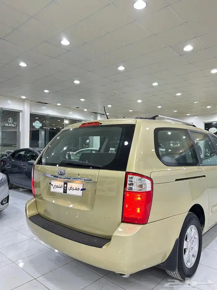 كيا كارنيفال 2009 5