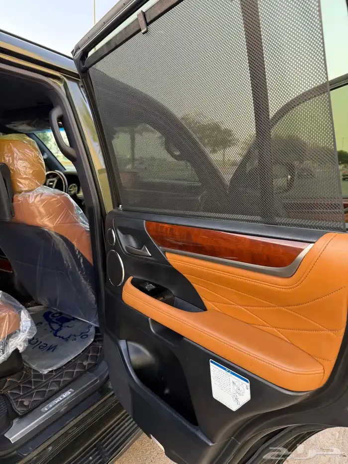 جيب لكزس 2021 بلاك ايديشن 24