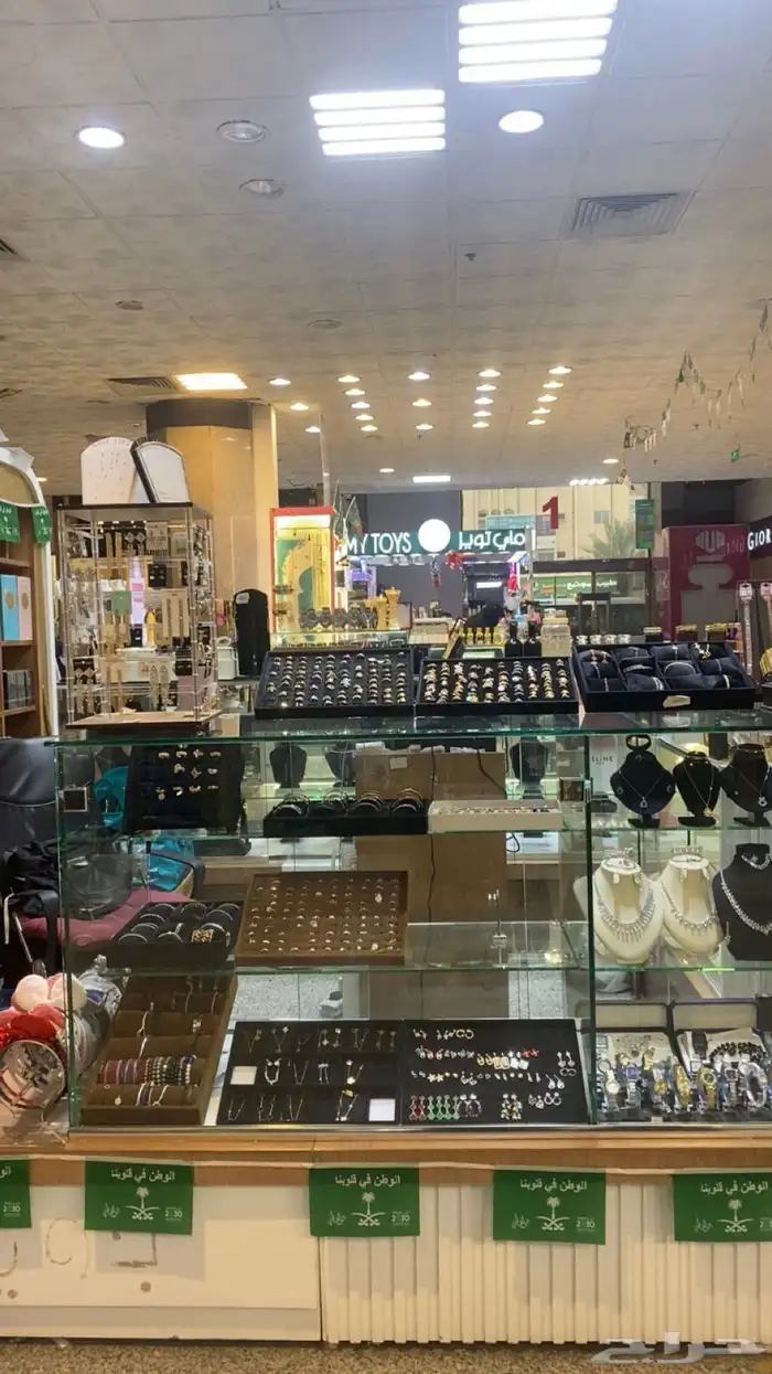 عرض بيع كشك عطور واكسسوارات او تقبيل 0