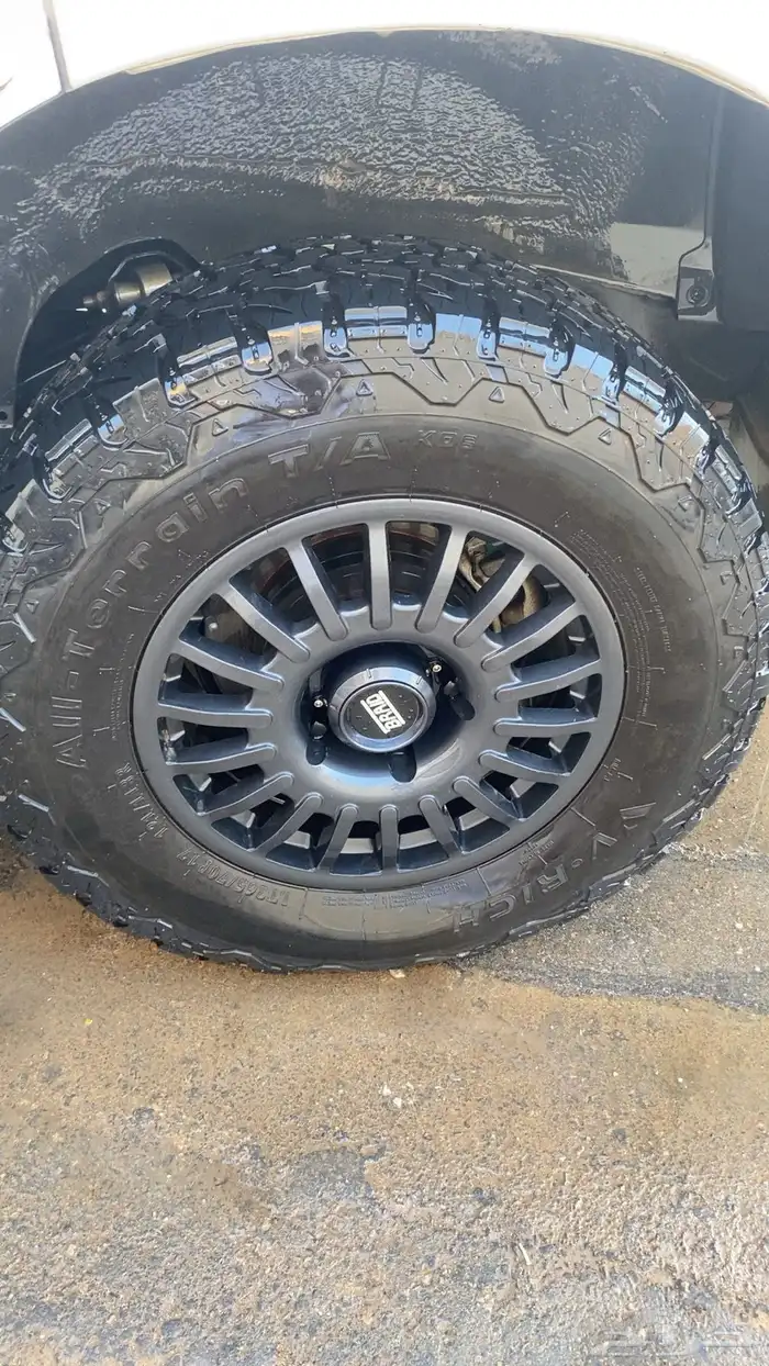 كفرات نصف حجري مقاس 18 بيع بدون الجنوط 0