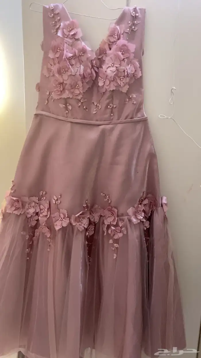 للبيع فستان لبس مره وحده ابيعه ب200 0