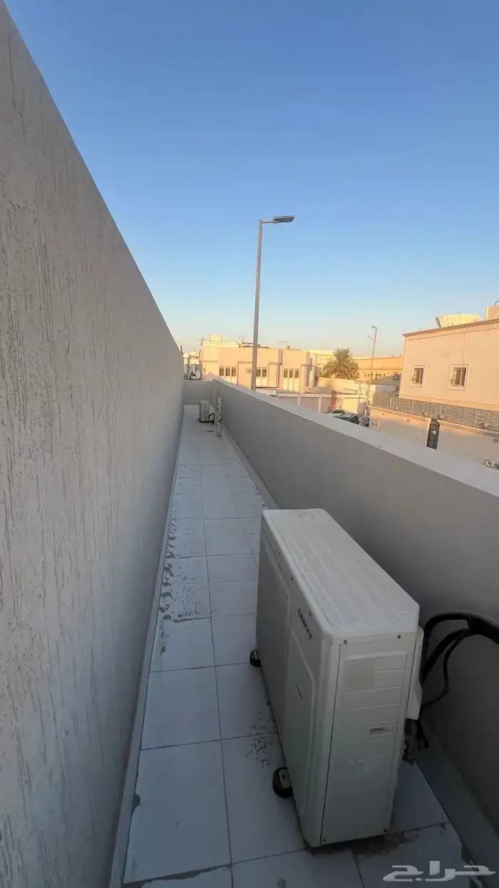 للبيع فيلا مستقله 625 متر مؤثثه حي بدر 91 44