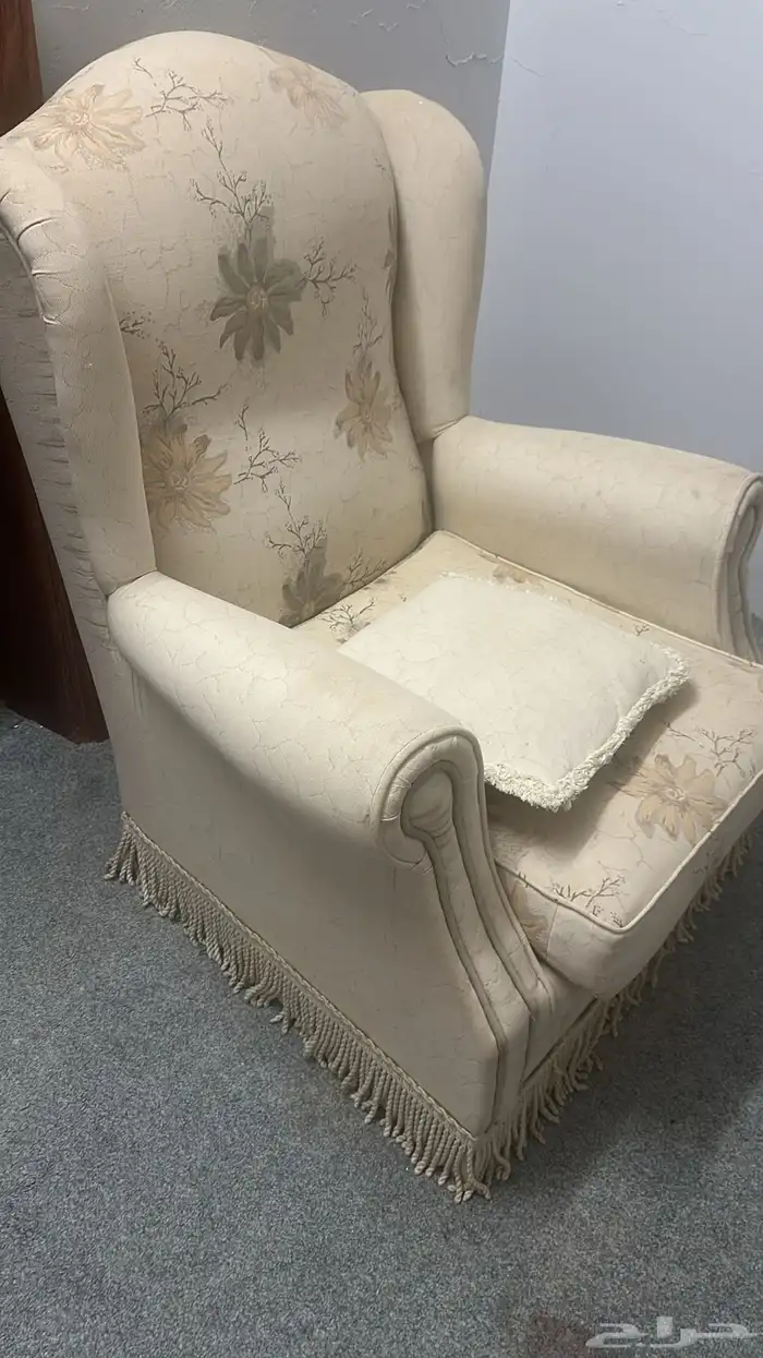 غرفة نوم مستخدمه بدون دولاب 10