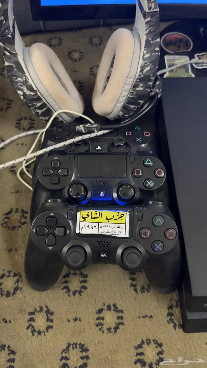 للبيع سوني 4 مع شاشة قيمنق 1