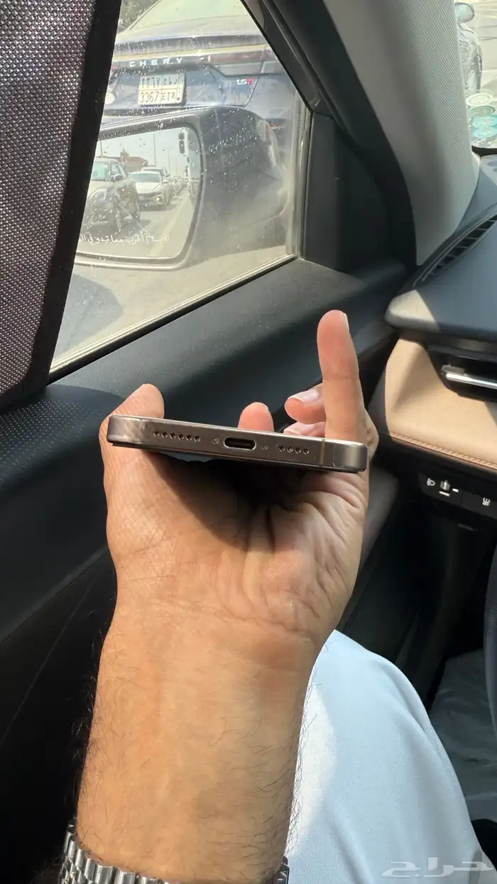 ايفون 16 برو ماكس 256 صحراوي جديد عليه حماية وكرتون و شاحن 1