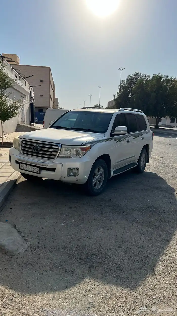 لاندكروزر ابييض 2014 1