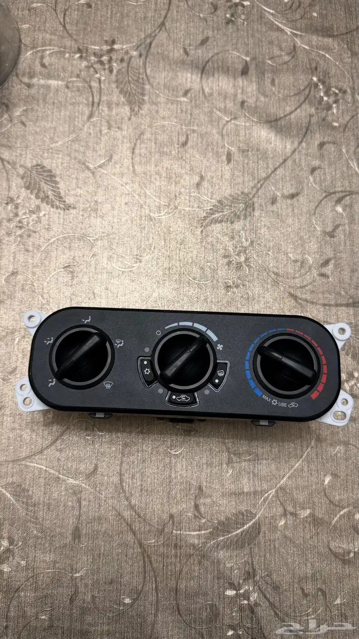 للبيع مفتاح مكيف جيب رانجلر من07 الى10 0