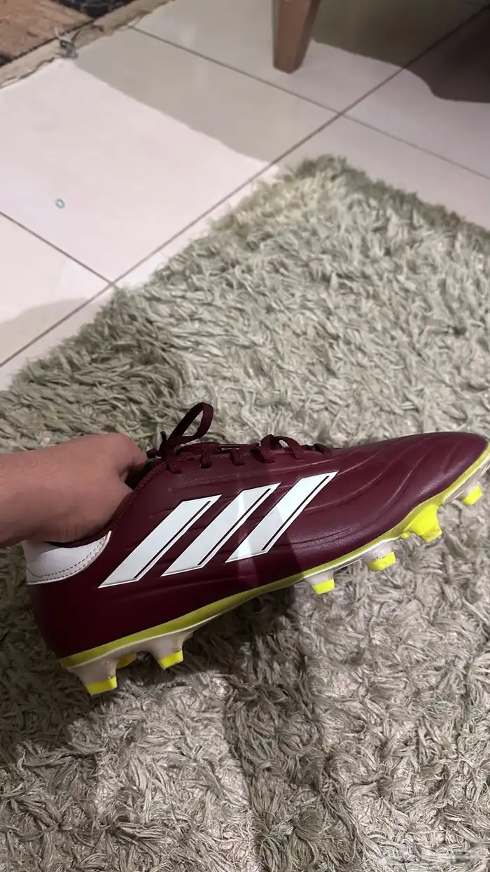 حذاء كورةقدم أديداس اصلي بسعر خيالي مستعجل مقاس45لعب مباراة 5