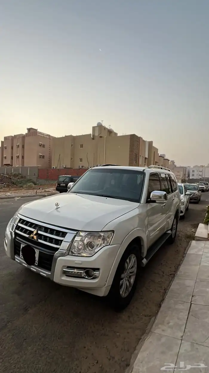 موستبيشي باجيرو 2022 علامة ذهبية مكينة 3500 2