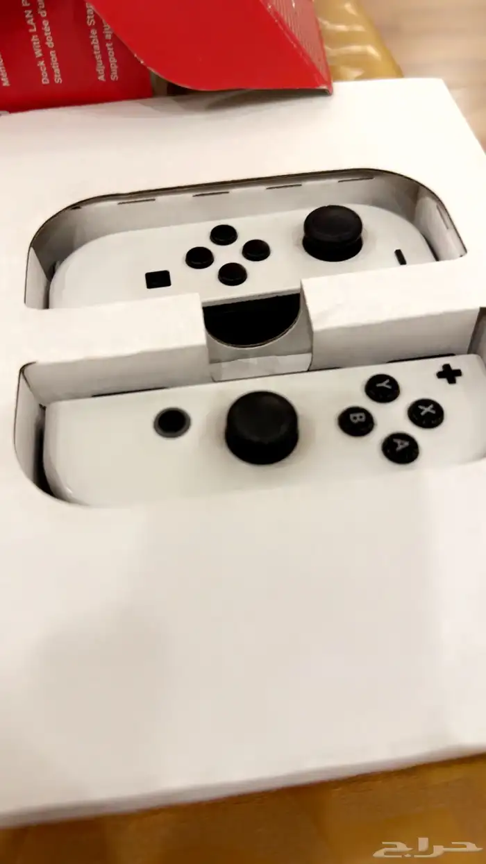 أحدث إصدار من عائلة أجهزة نينتندو سويتش  ويتميز بشاشة OLED 6