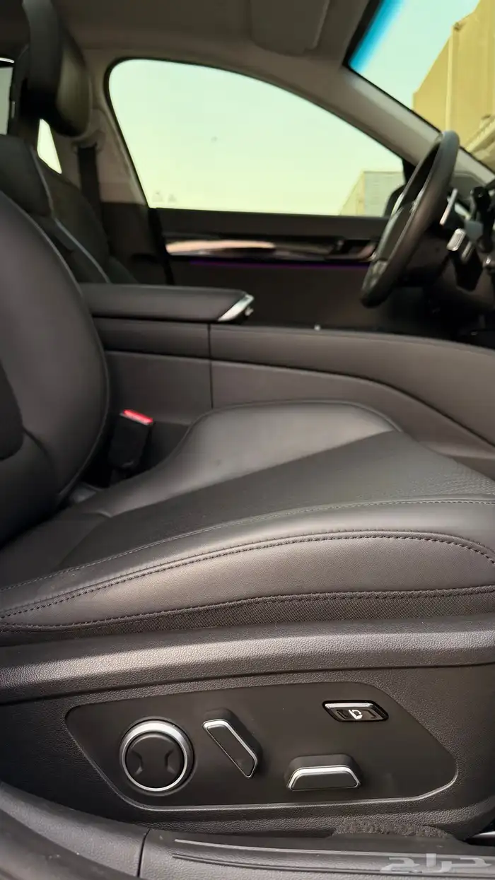 ازيرا 2023 ( بنزين 6V ) فل اوبشن مواصفات خاصه بحالة الوكالة 33