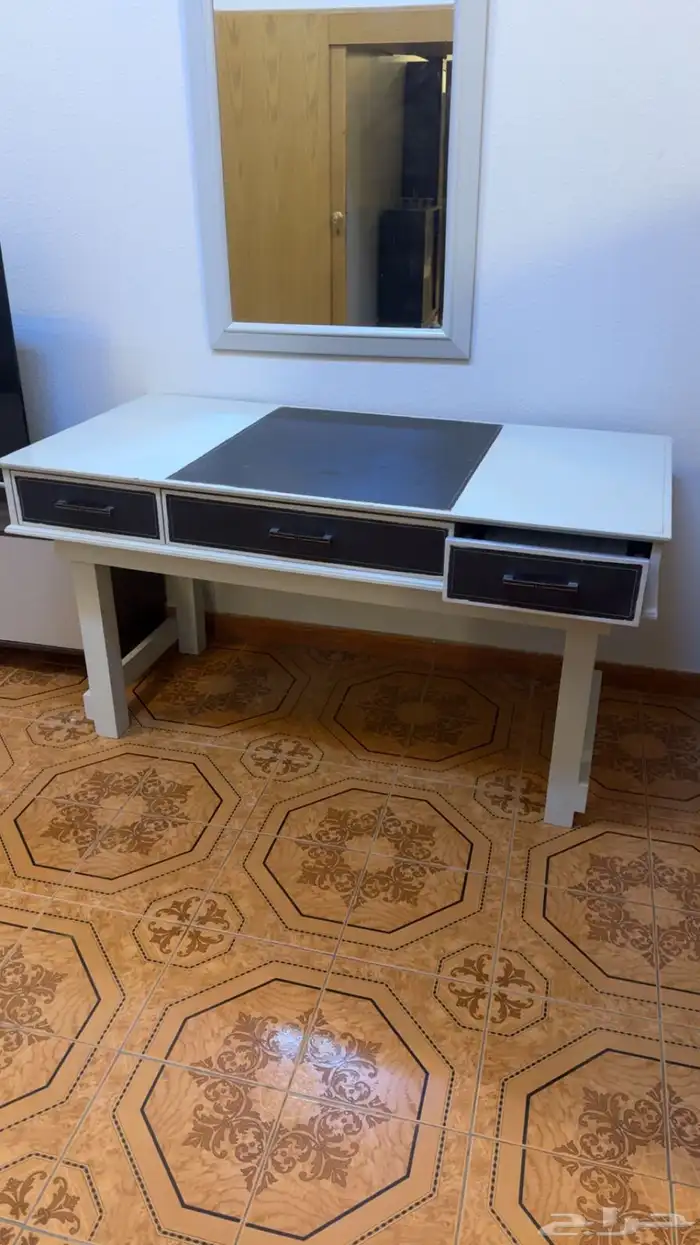 طاوله مكتب مع مرايته 0