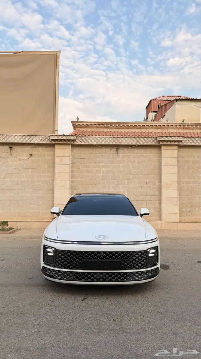 ازيرا 2023 ( بنزين 6V ) فل اوبشن مواصفات خاصه بحالة الوكالة 2