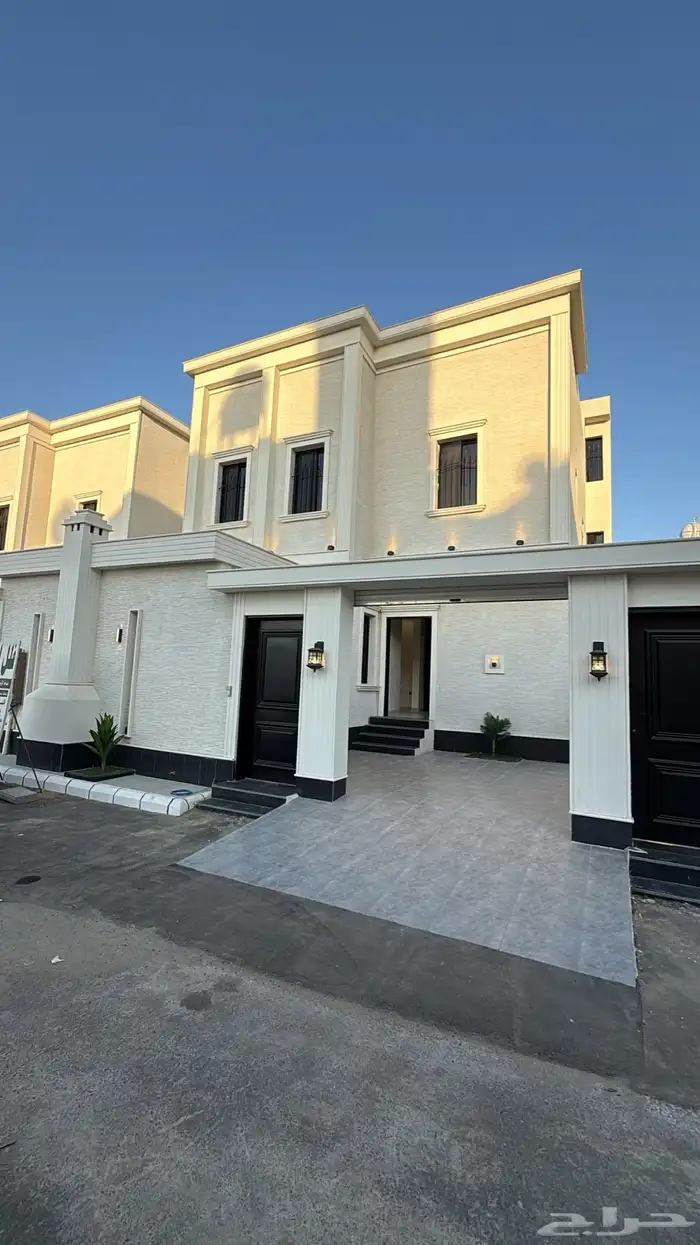 للبيع فيلا دورين وملحق بضيافه خارجيه شمال خميس مشيط 0