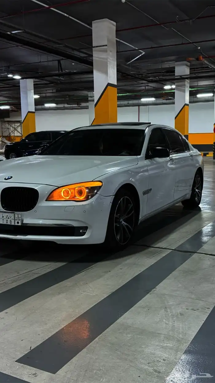 BMW750 موديل 2010 11