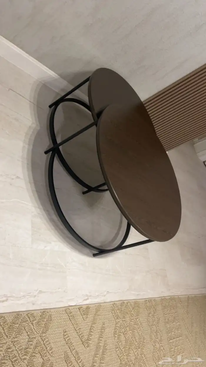 طاولة 2 وسجادة. 1