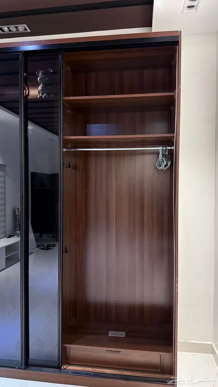 دولاب عرض مودرن زجاجي بإضاءة داخلية 7