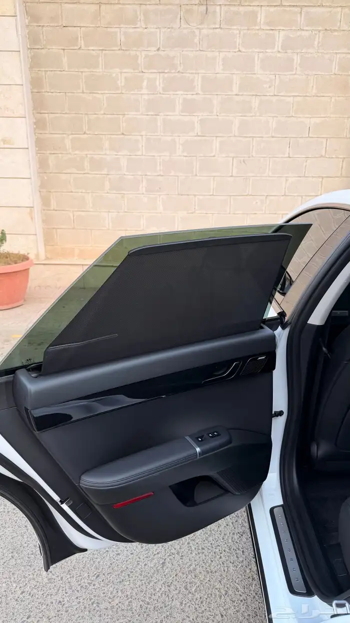 ازيرا 2023 ( بنزين 6V ) فل اوبشن مواصفات خاصه بحالة الوكالة 32