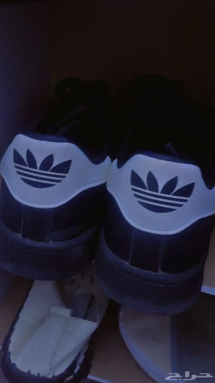 شوز رياضي اديداس لم يبلس إلا مره مقاس 43 0