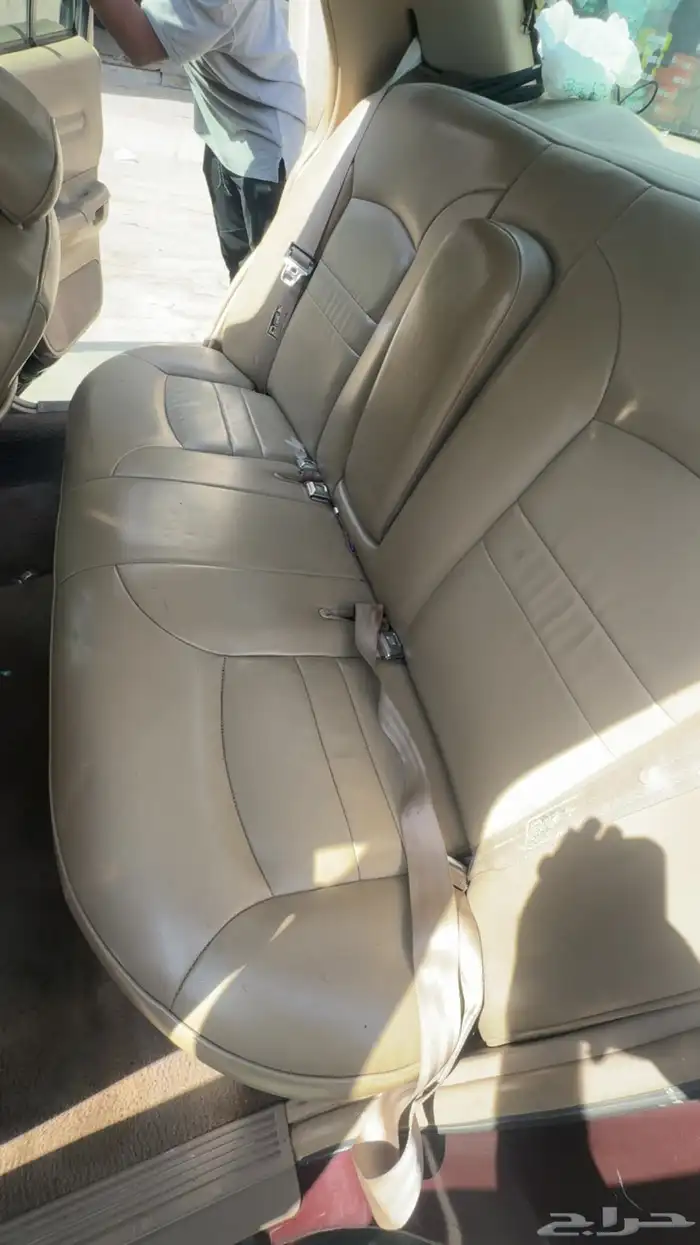 فورد فكتوريا اللون احمر 1