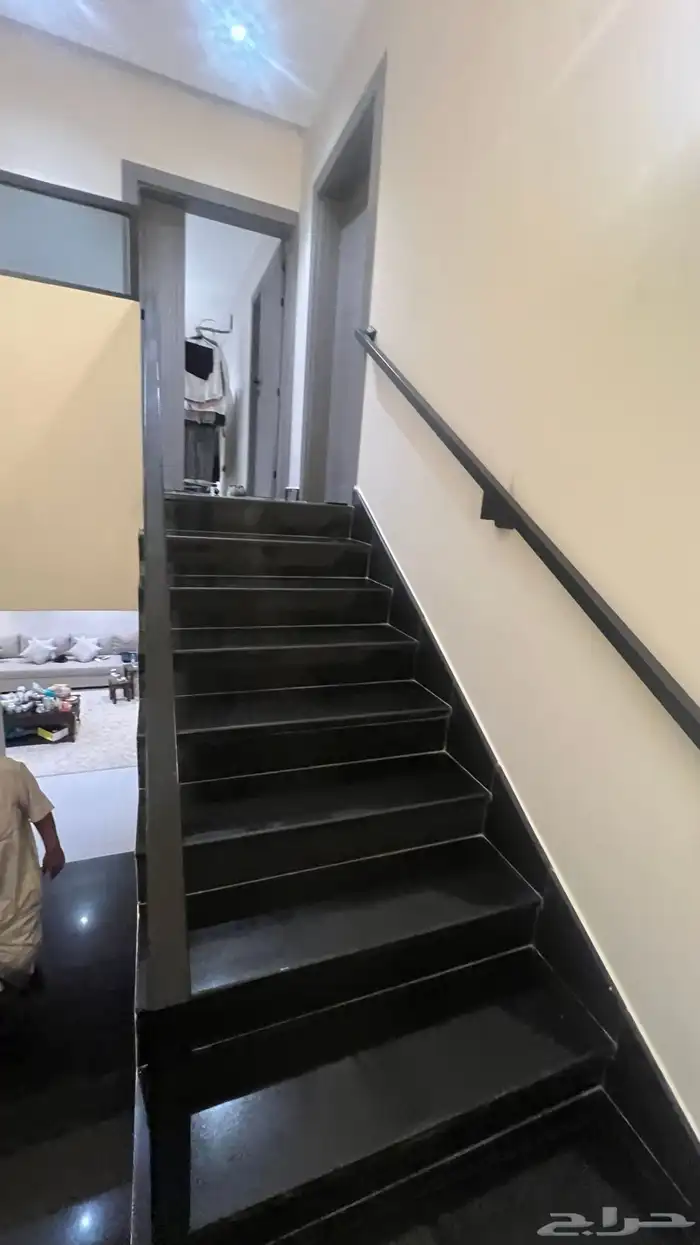 للبيع فيلا مستقله 625 متر مؤثثه حي بدر 91 24