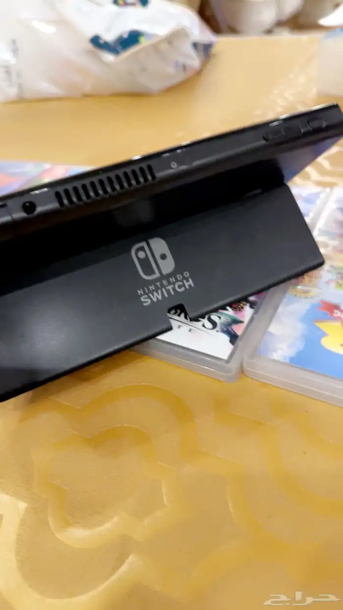 أحدث إصدار من عائلة أجهزة نينتندو سويتش  ويتميز بشاشة OLED 1