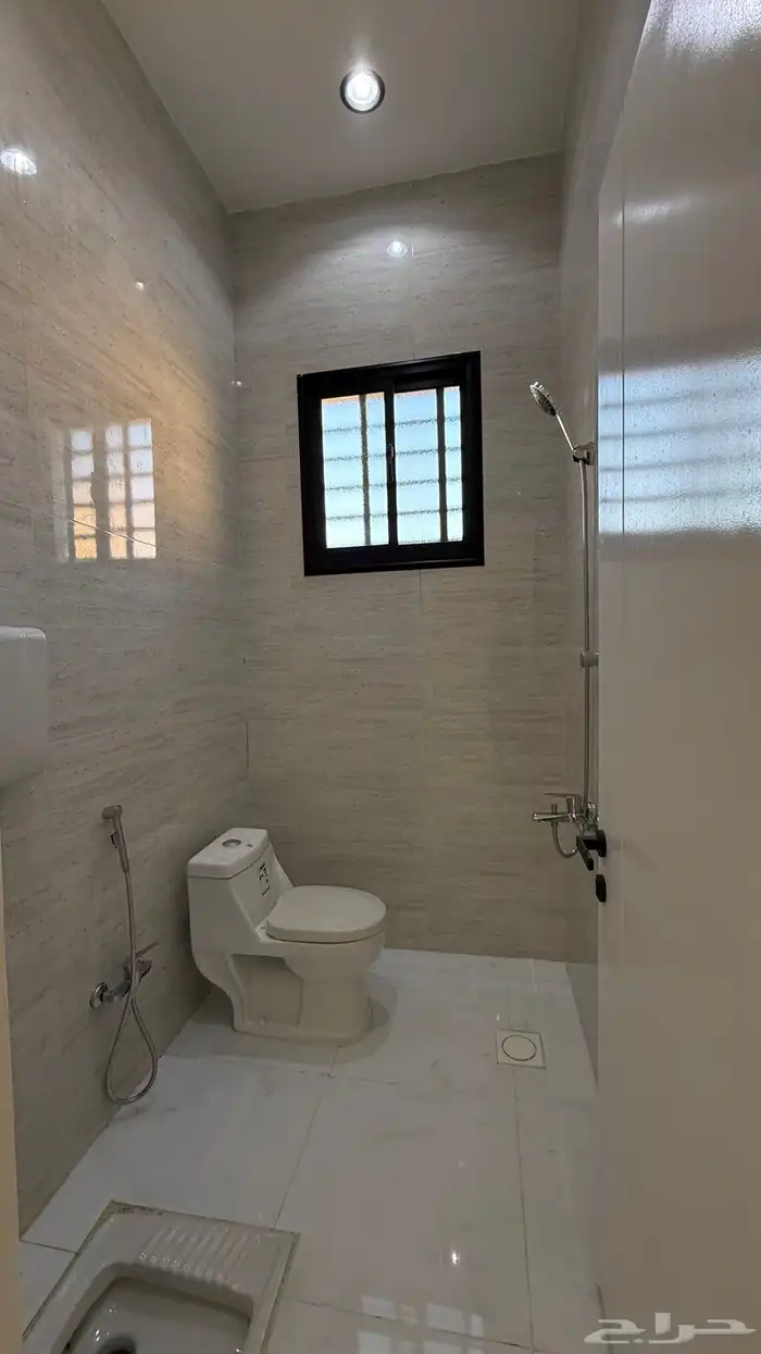 للبيع شقق ارضيه وارواف علويه بسعر 550 الف شمال الخميس 24