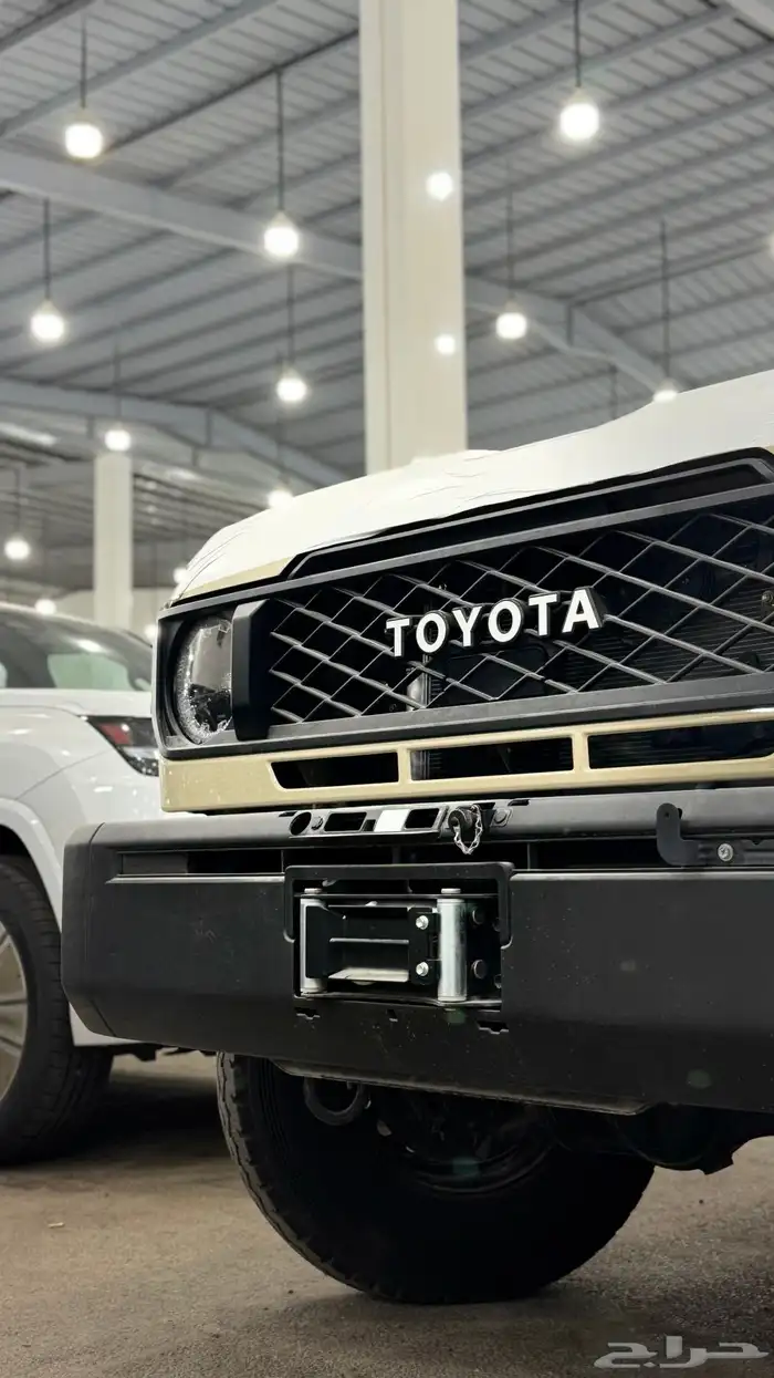 تويوتا ربع مصندق قير عادي بنزين 1