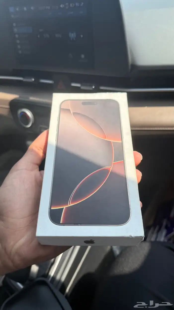 ايفون 16 برو ماكس 256 صحراوي جديد عليه حماية وكرتون و شاحن 0