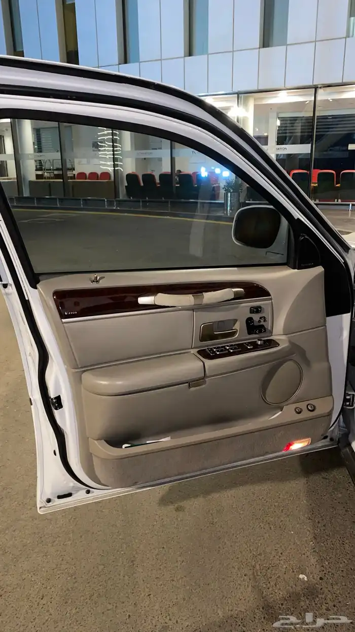 لنكولن تاون كار سقنتشر لمتد شورت 14