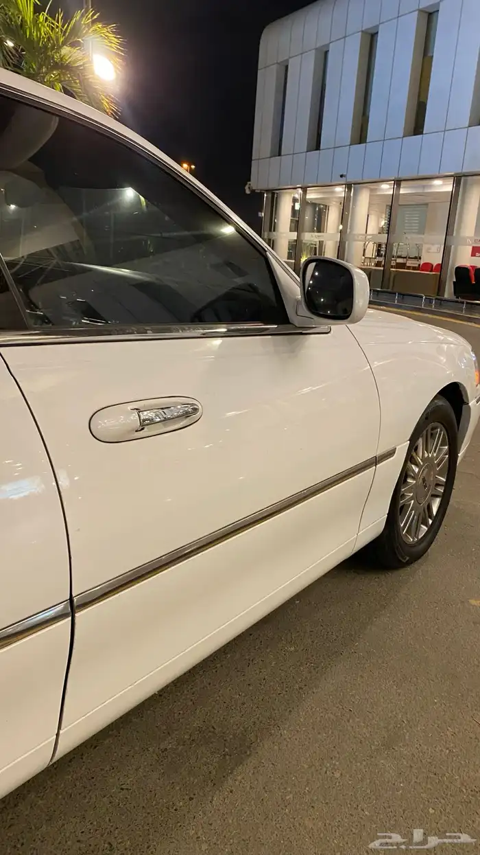 لنكولن تاون كار سقنتشر لمتد شورت 3