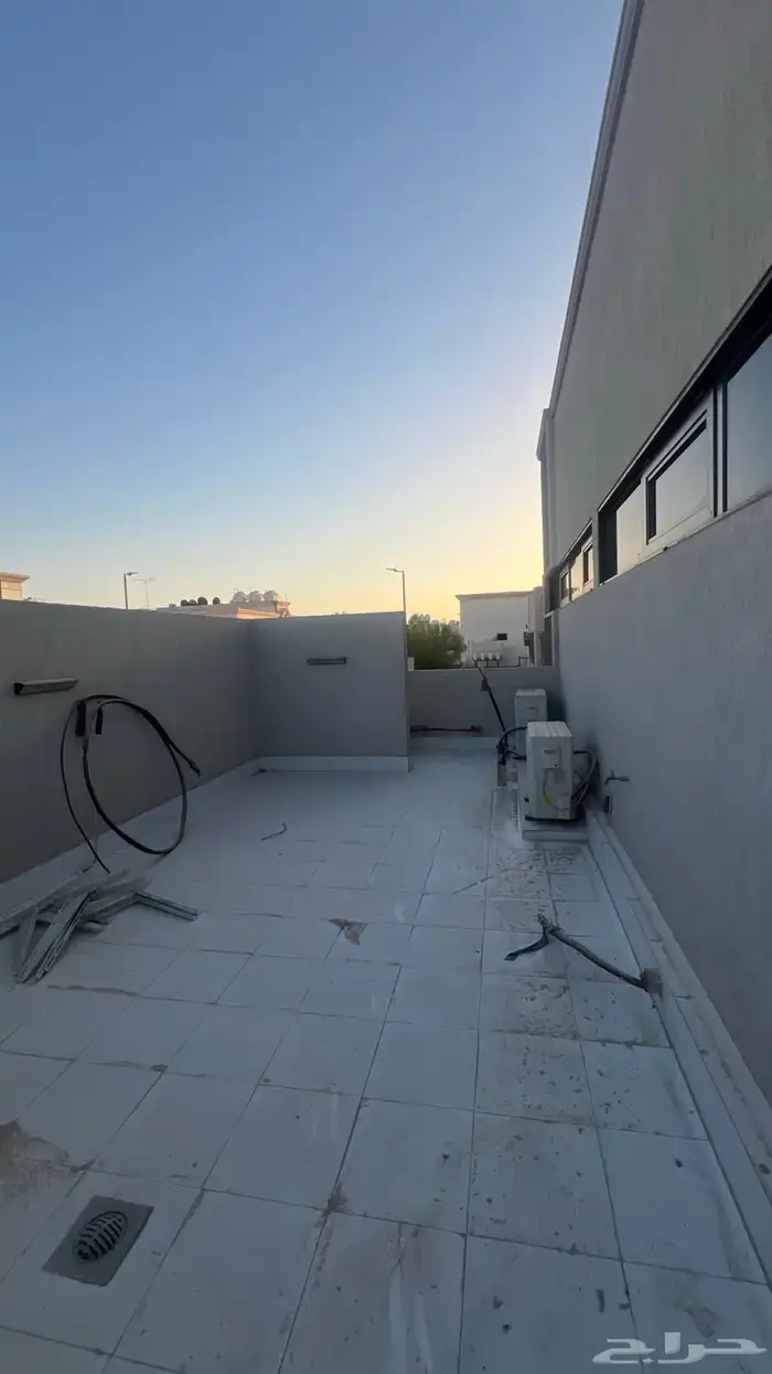 للبيع فيلا مستقله 625 متر مؤثثه حي بدر 91 45