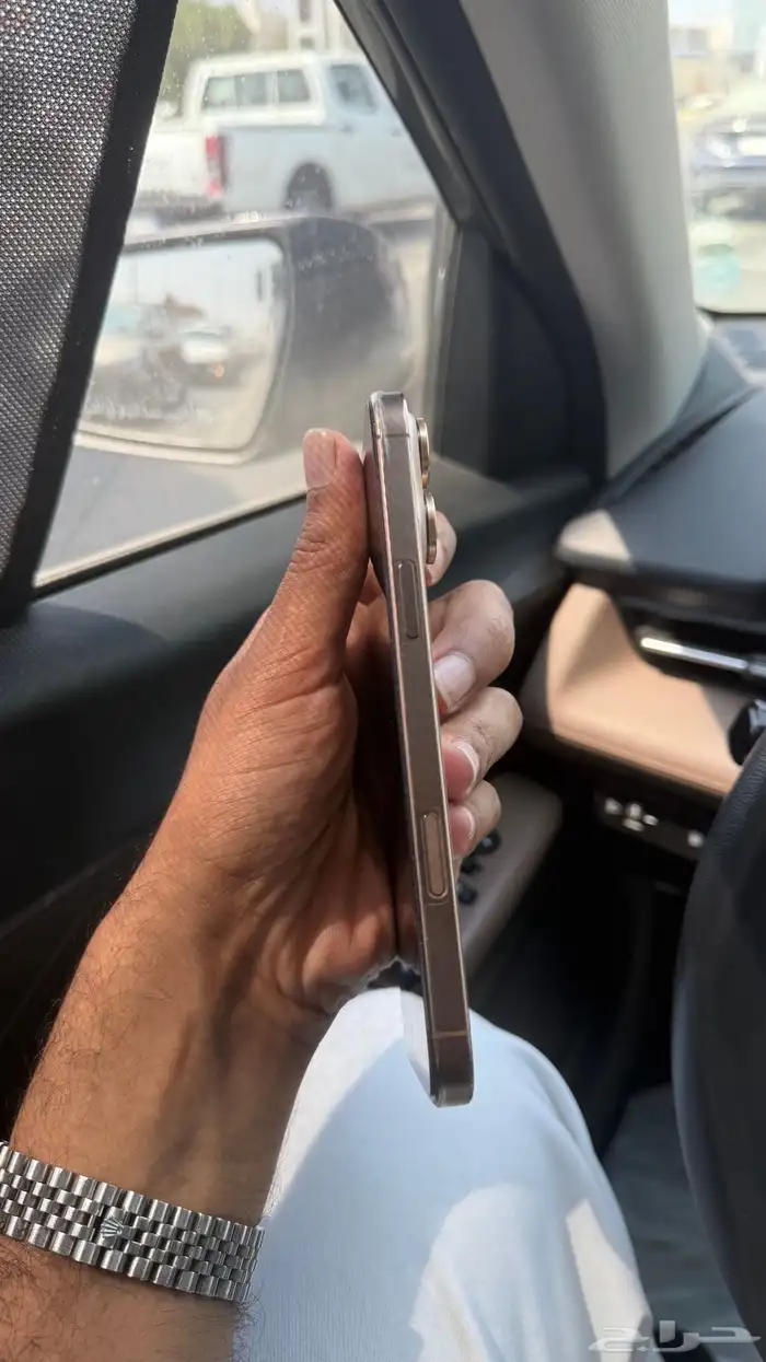 ايفون 16 برو ماكس 256 صحراوي جديد عليه حماية وكرتون و شاحن 6