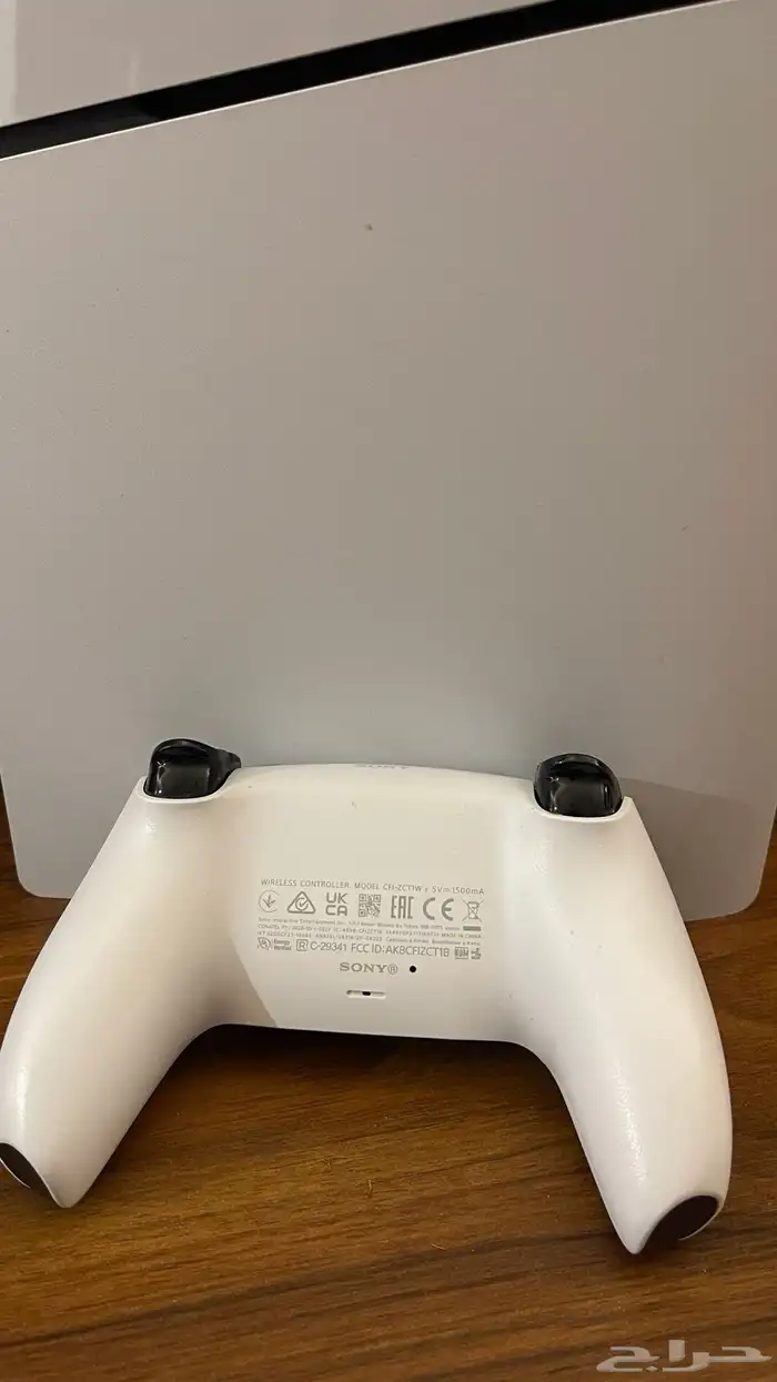 سوني 5 يد وحدة فيه فيفا 26 1