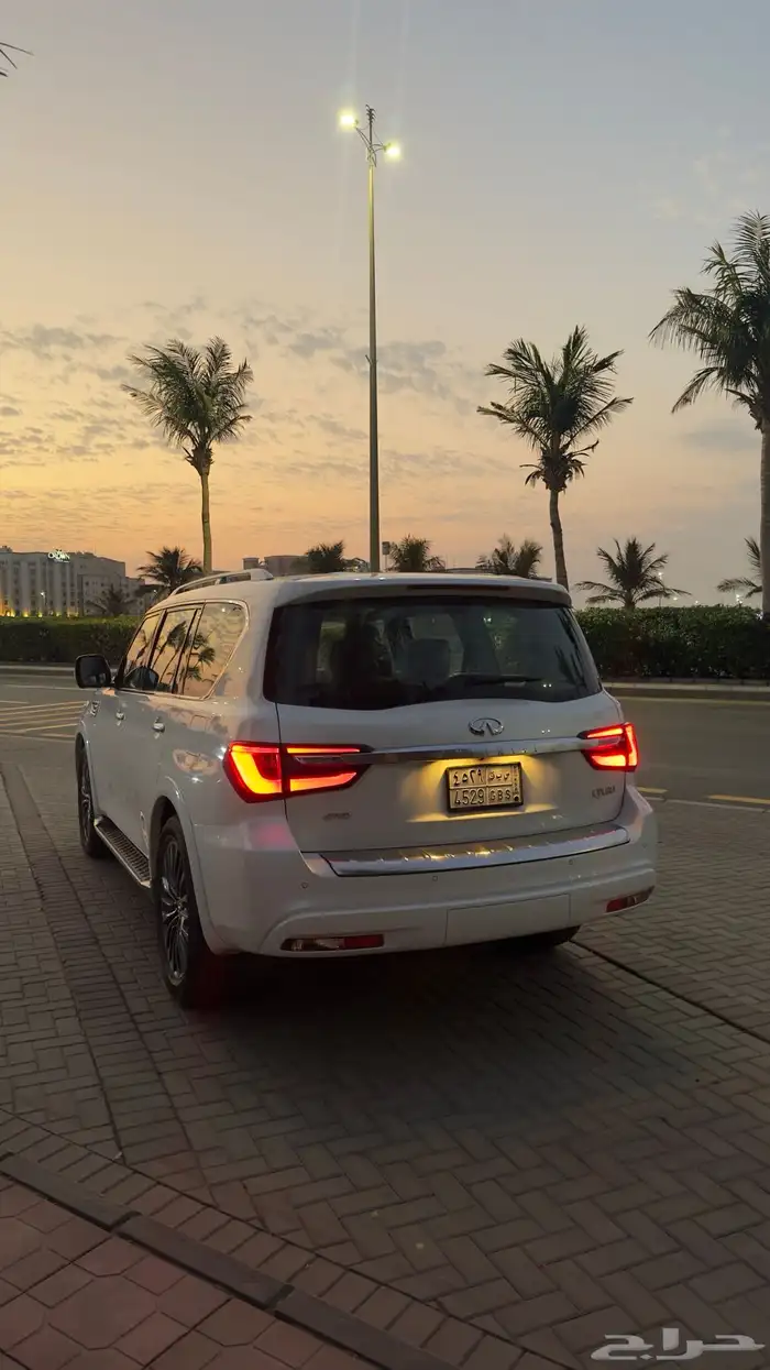 انفينتي qx80 2024 اخو الاصفار ممشى 1900 كم فقط 3