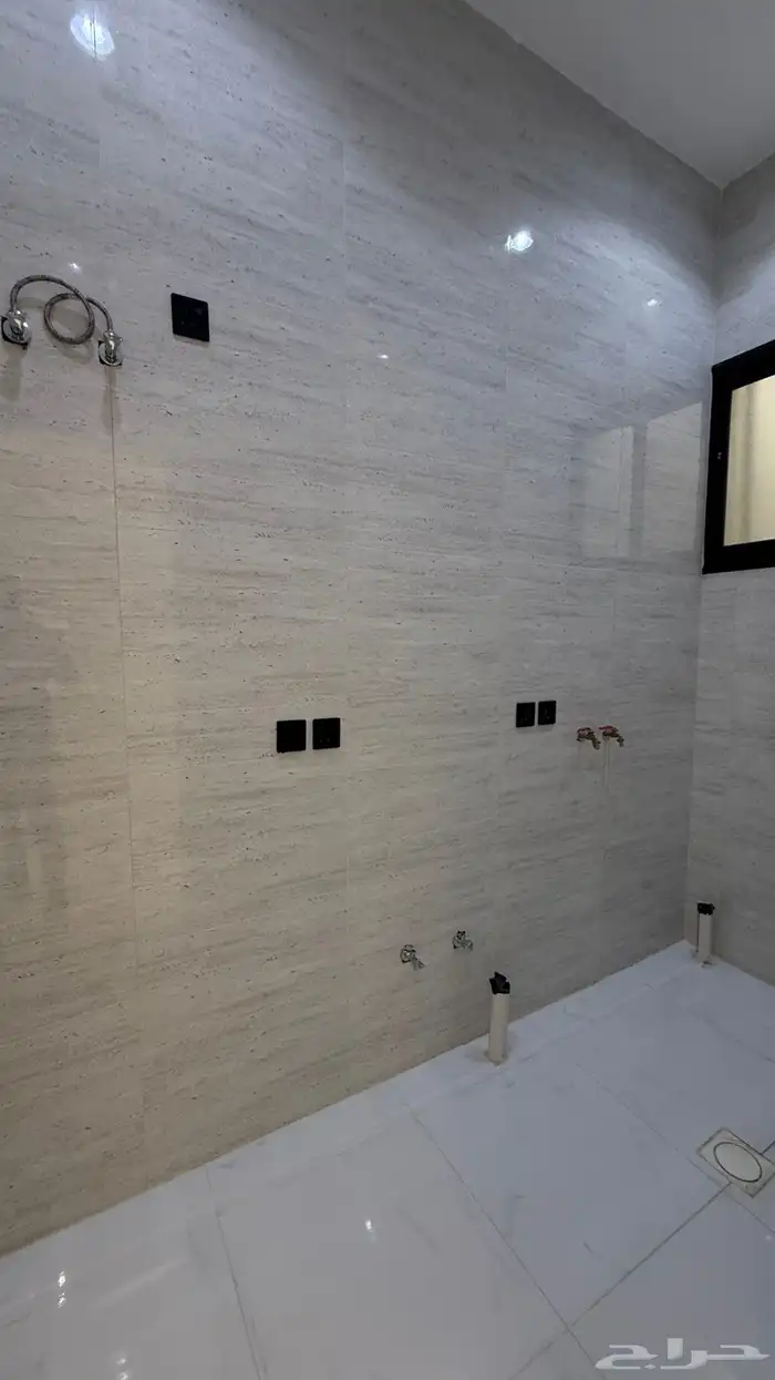 للبيع شقق ارضيه وارواف علويه بسعر 550 الف شمال الخميس 28