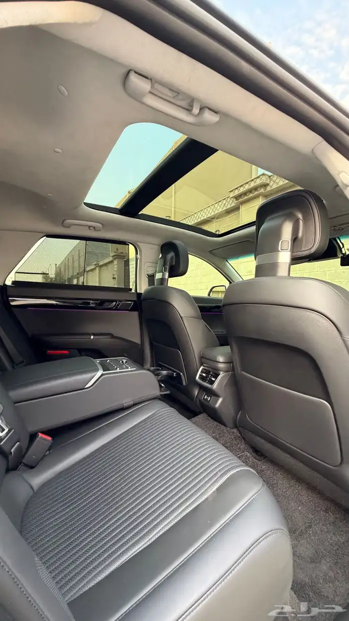 ازيرا 2023 ( بنزين 6V ) فل اوبشن مواصفات خاصه بحالة الوكالة 36