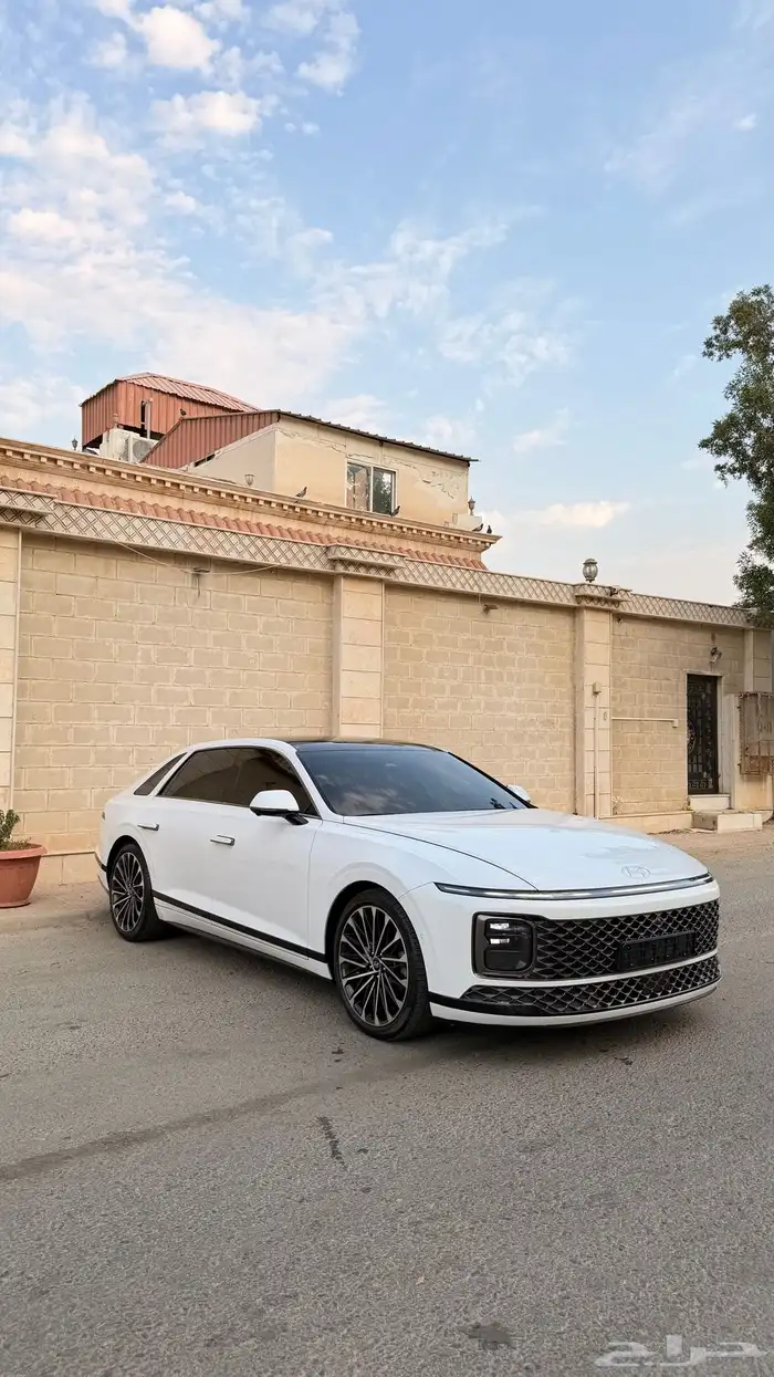 ازيرا 2023 ( بنزين 6V ) فل اوبشن مواصفات خاصه بحالة الوكالة 3