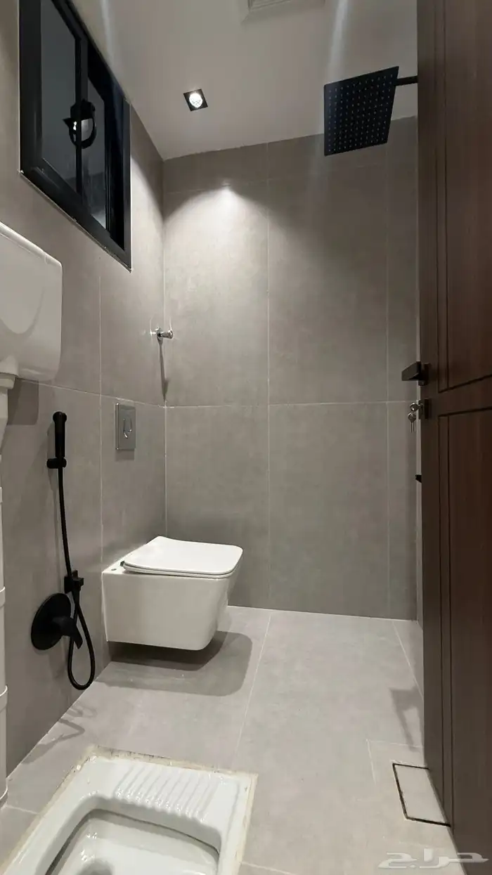 للبيع شقق علويه بحى الراقى خميس مشيط على شارع 25 م 21