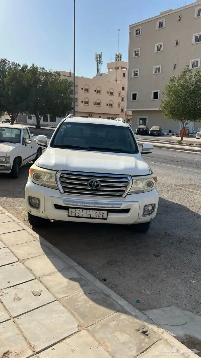 لاندكروزر ابييض 2014 2