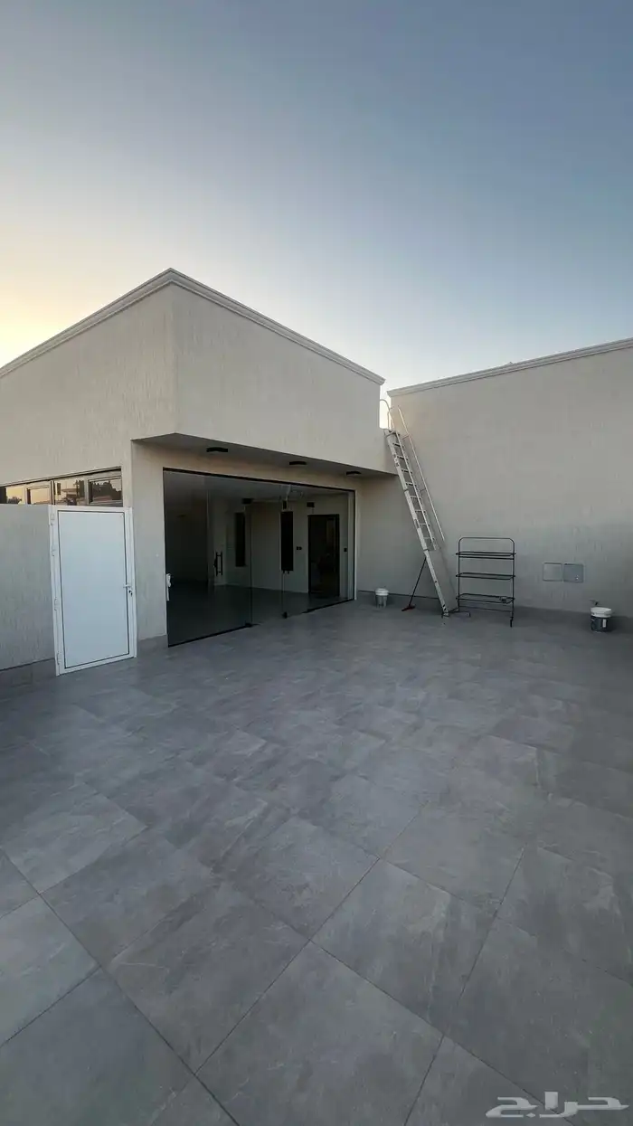 للبيع فيلا مستقله 625 متر مؤثثه حي بدر 91 40