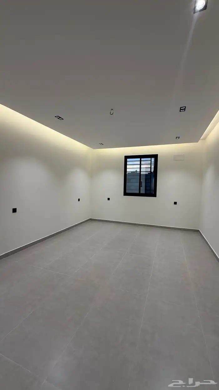 للبيع شقق علويه بحى الراقى خميس مشيط على شارع 25 م 24