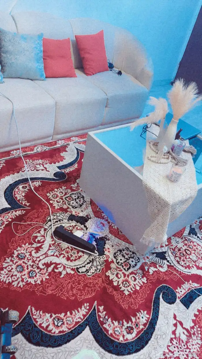 كنب للبيع مع الطاوله ب400والمكيت ب150 6