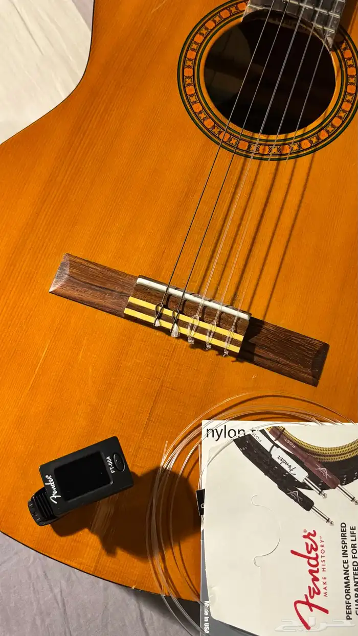 قيتار ياماها Cs40 1