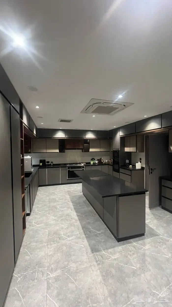 للبيع فيلا مستقله 625 متر مؤثثه حي بدر 91 10