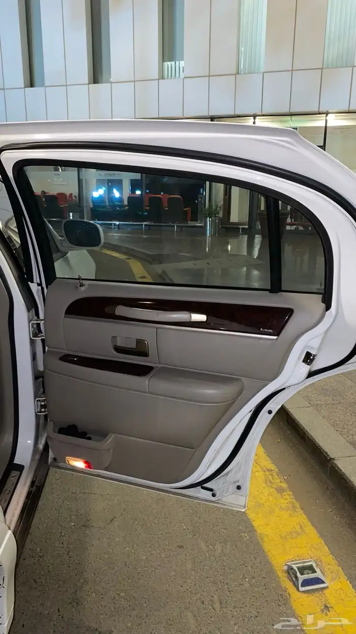 لنكولن تاون كار سقنتشر لمتد شورت 17