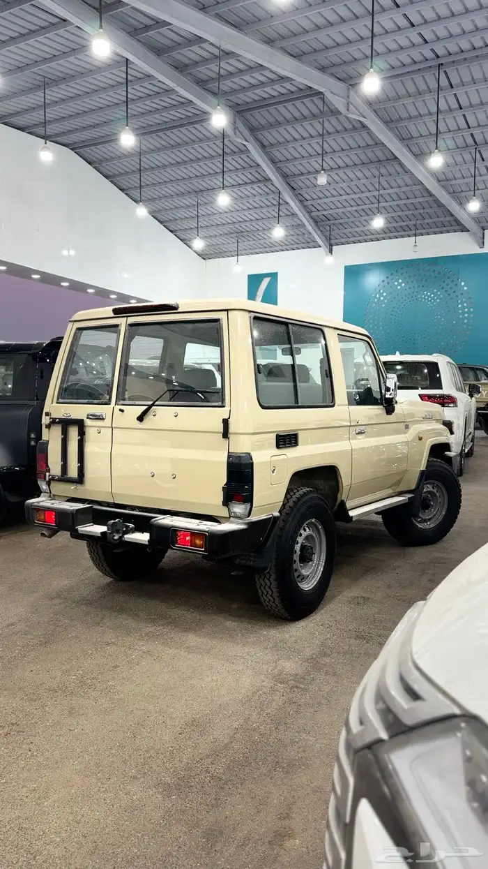 تويوتا ربع مصندق قير عادي بنزين 3