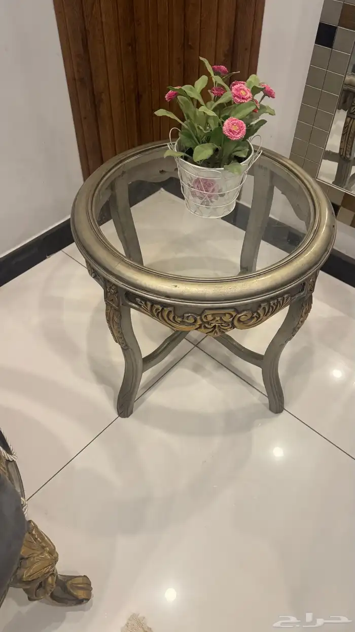 8 كنبات مع الطاولات ب4000 0