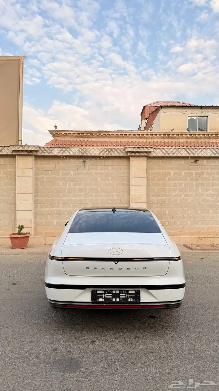 ازيرا 2023 ( بنزين 6V ) فل اوبشن مواصفات خاصه بحالة الوكالة 6