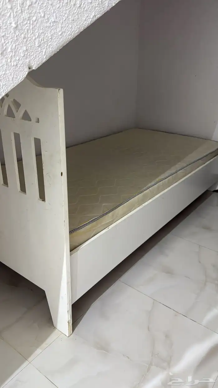 سرير ابيض 1